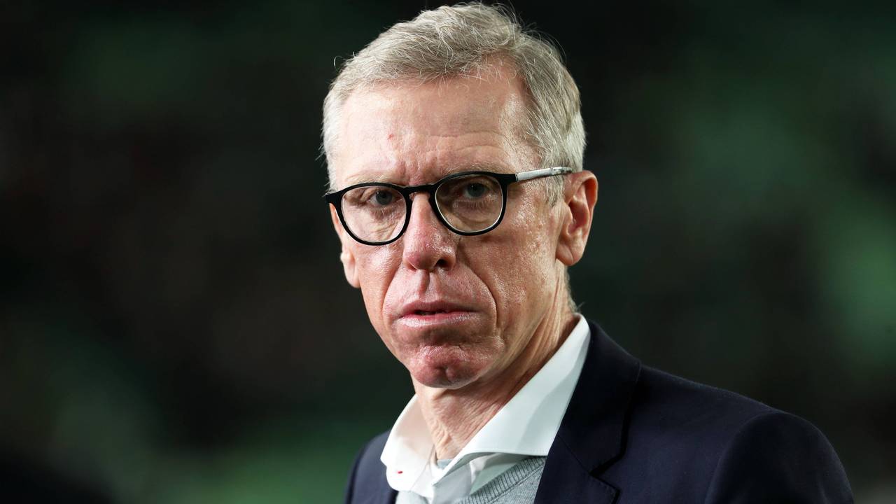Trainer Peter Stöger Ferencvaros Budapest vor dem Spiel.