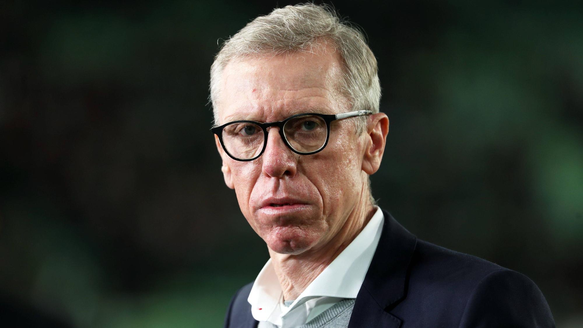 Trainer Peter Stöger Ferencvaros Budapest vor dem Spiel.