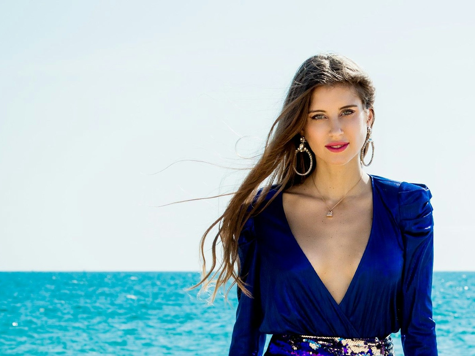 Cathy Hummels: Die attraktive Influencerin und Spielerfrau weiß sich in Szene zu setzten. Unser Bild zeigt sie 2020 am RTLZWEI-Set der Show „Kampf der Realitystars“