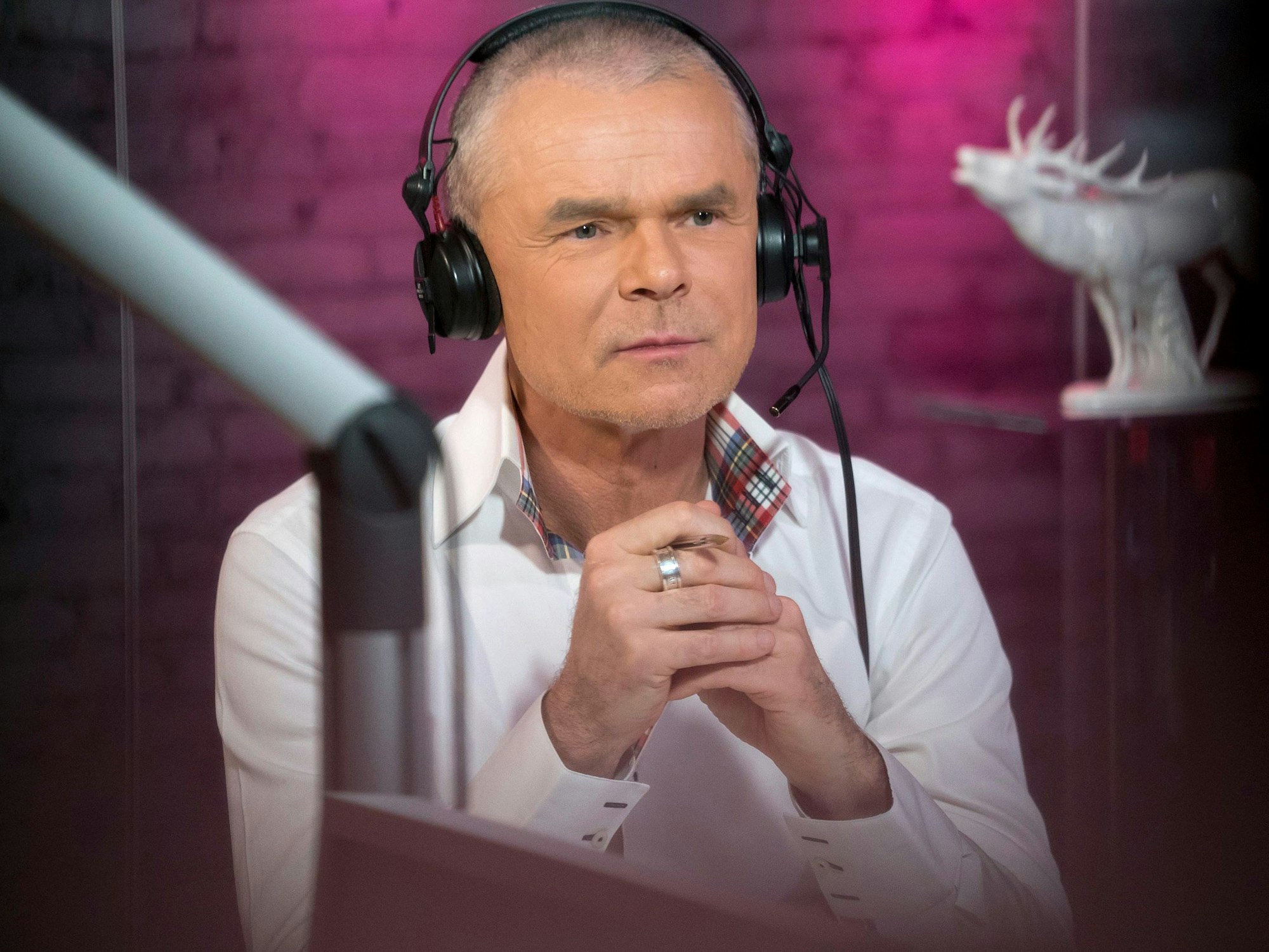 WDR-Moderator Jürgen Domian (hier im Dezember 2016) war über 20 Jahre lang als „Kummerkasten der Nation“ ein fester Bestandteil im WDR. Nun steht fest, dass das Format im WDR-Fernsehen nicht weitergeführt wird.