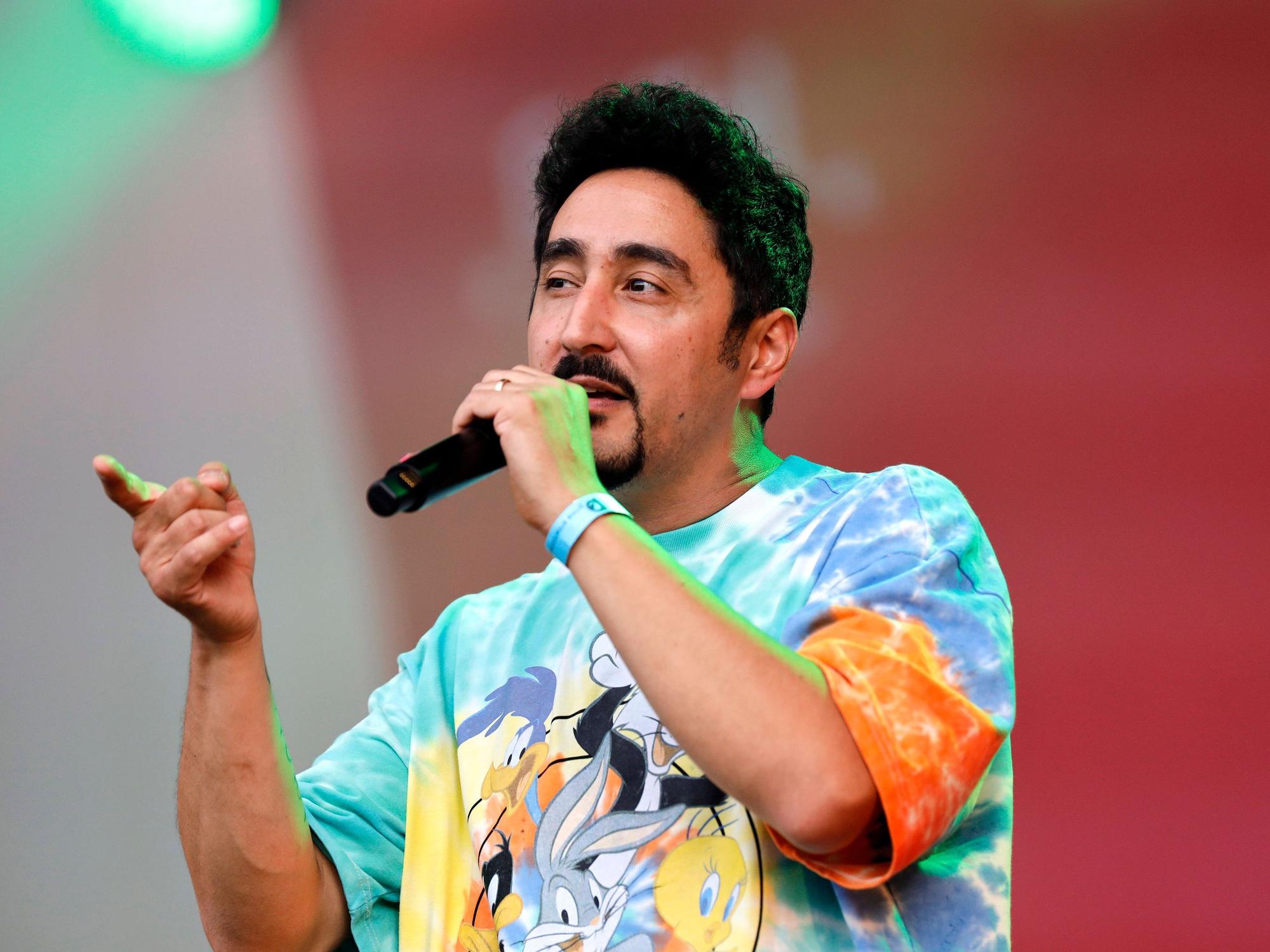 Eko Fresh beim Benefizkonzert für die Opfer der Flutkatastrophe an der Südbrücke.