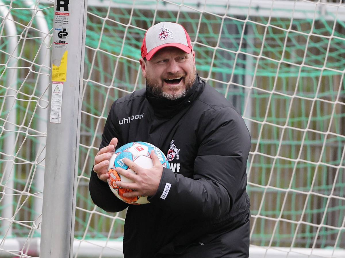 Steffen Baumgart hat Spaß im FC-Training.