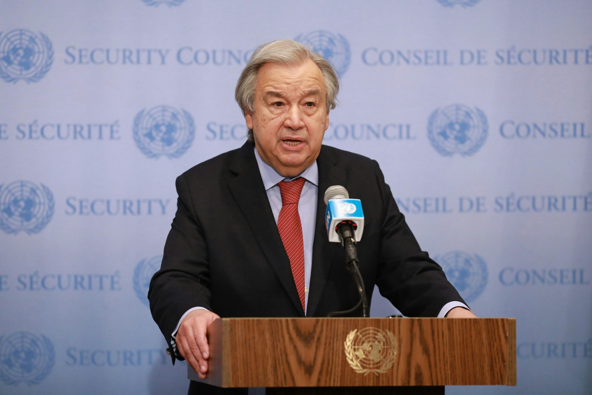 Antonio Guterres, Generalsekretär der Vereinten Nationen, spricht im UN-Hauptquartier in New York zur Presse.