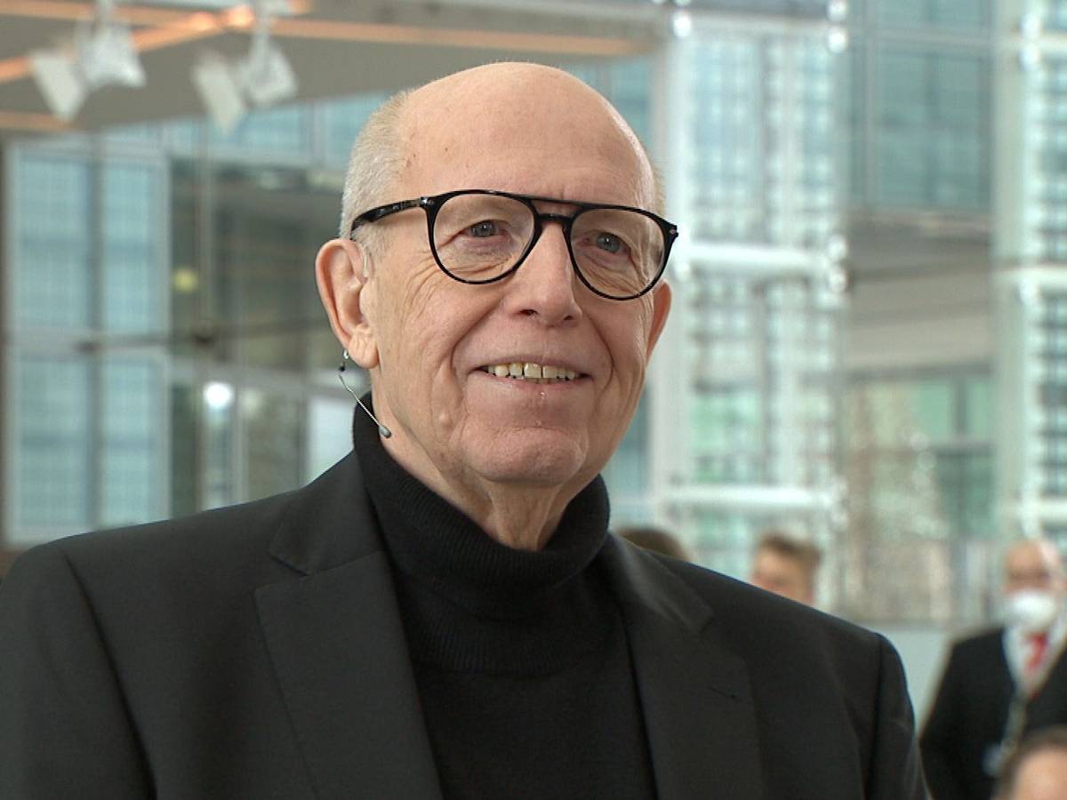 Reiner Calmund diskutierte gewohnt gestenreich am 3. April 2022 im Doppelpass auf Sport1.