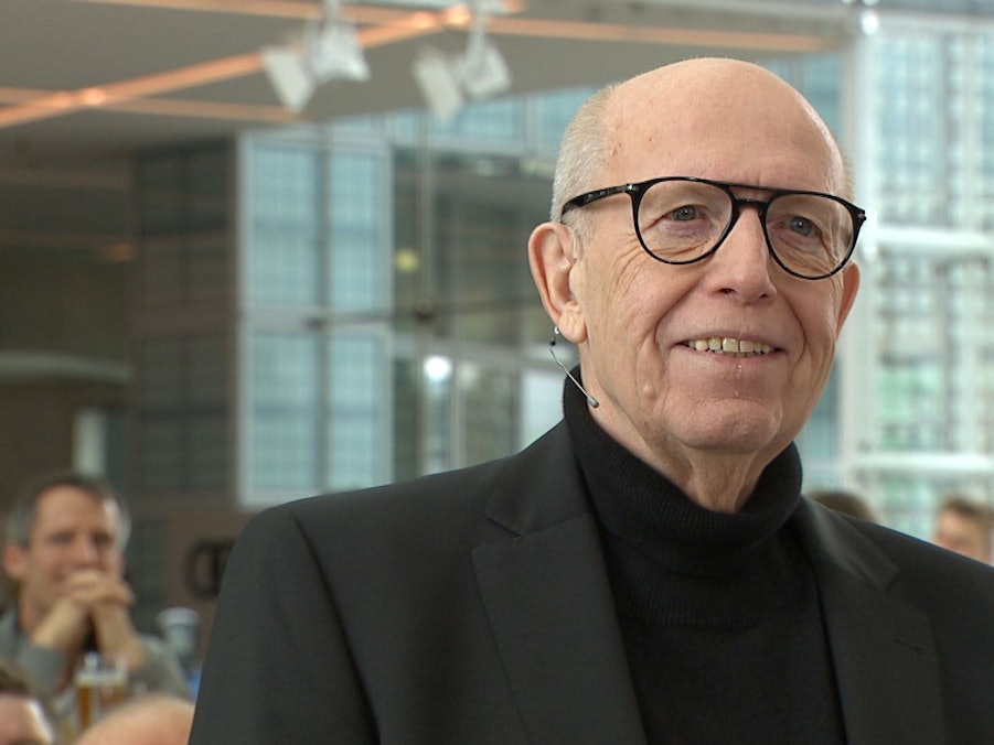 Reiner Calmund diskutierte gewohnt gestenreich am 3. April 2022 im Doppelpass auf Sport1.