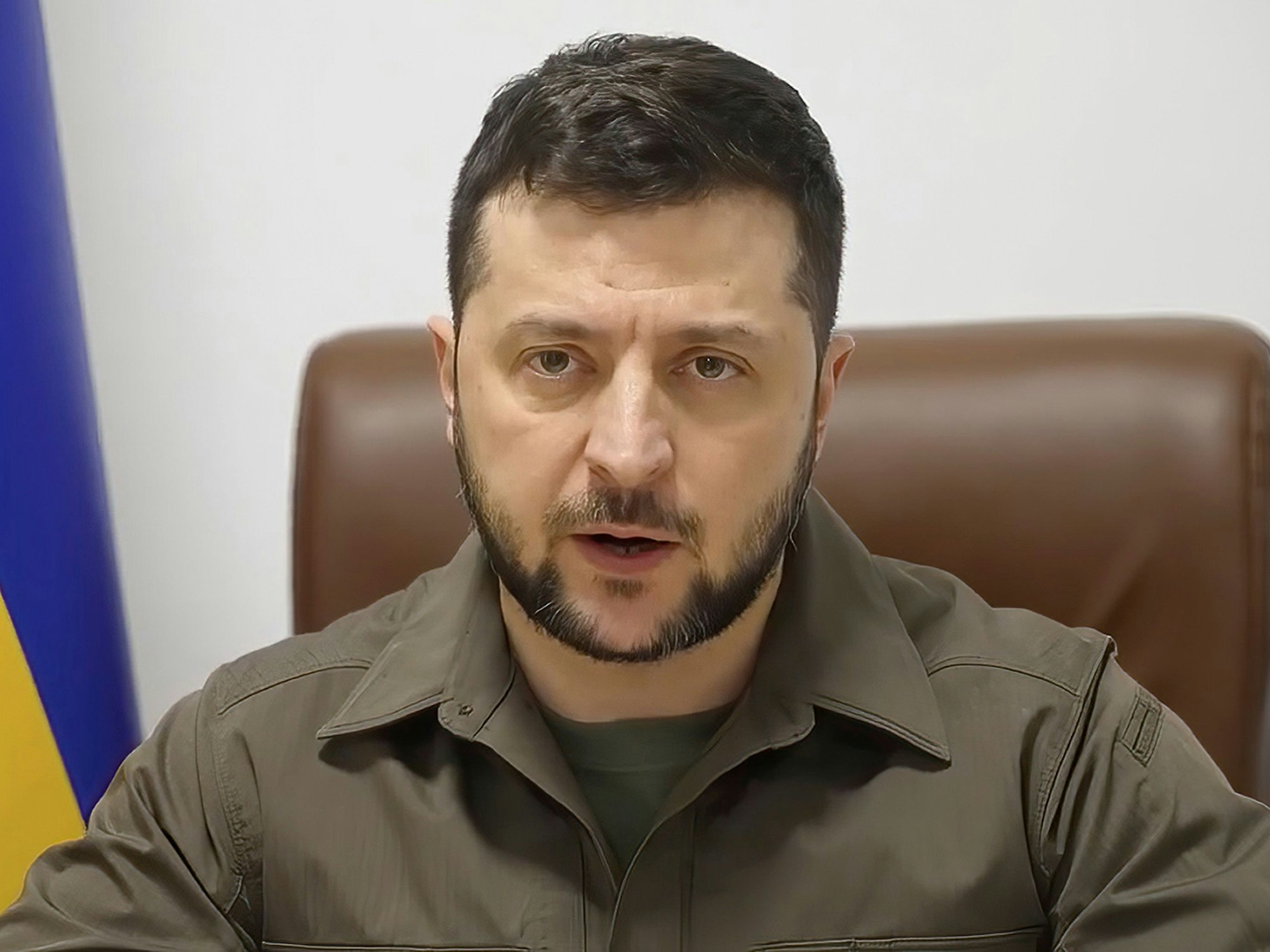 Dieses vom Pressebüro des ukrainischen Präsidenten zur Verfügung gestellte Videostandbild zeigt Wolodymyr Selenskyj, als er vor dem norwegischen Parlament spricht.