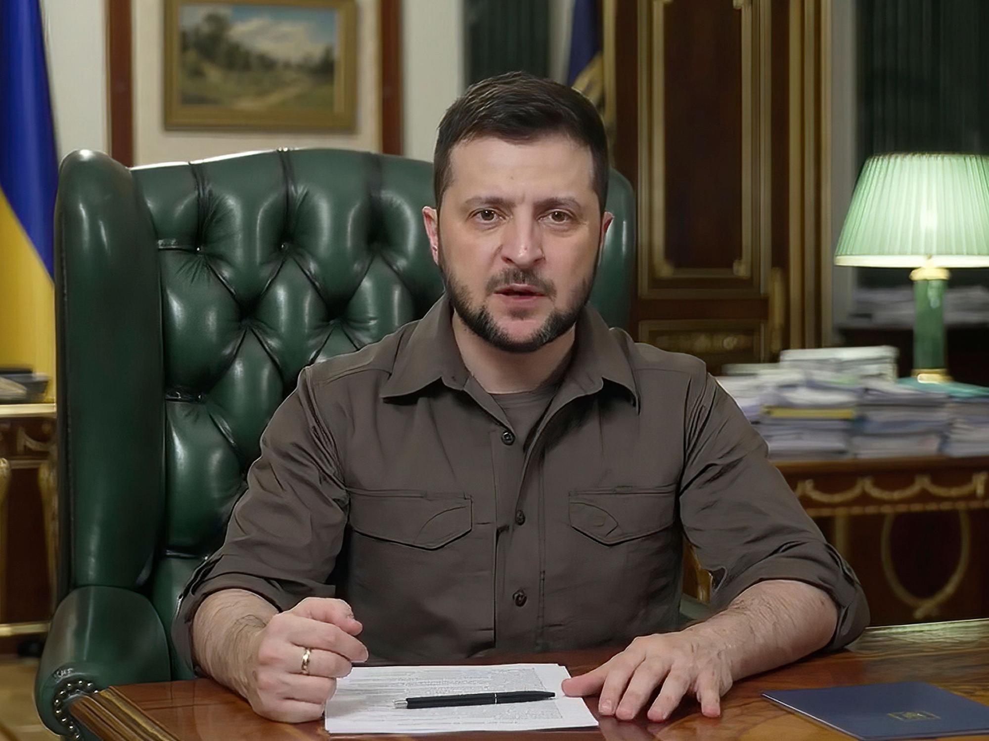 Der ukrainische Präsident Wolodymyr Selenskyj hat am 6. April vor dem irischen Parlament gesprochen und vor einer globalen Hungerkrise gewarnt. Er wurde via Video nach Dublin geschaltet.