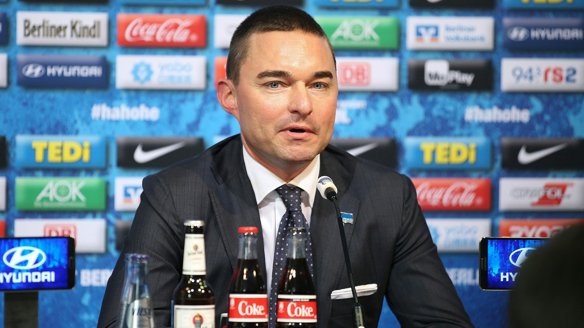 Investor Lars Windhorst auf einer Pressekonferenz von Hertha BSC.