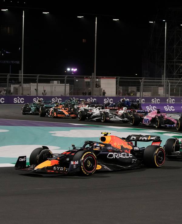 Die Formel-1-Boliden beim Grand Prix von Saudi-Arabien 2022 in Aktion.