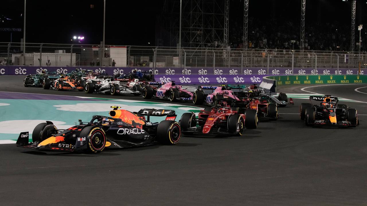 Die Formel-1-Boliden beim Grand Prix von Saudi-Arabien 2022 in Aktion.