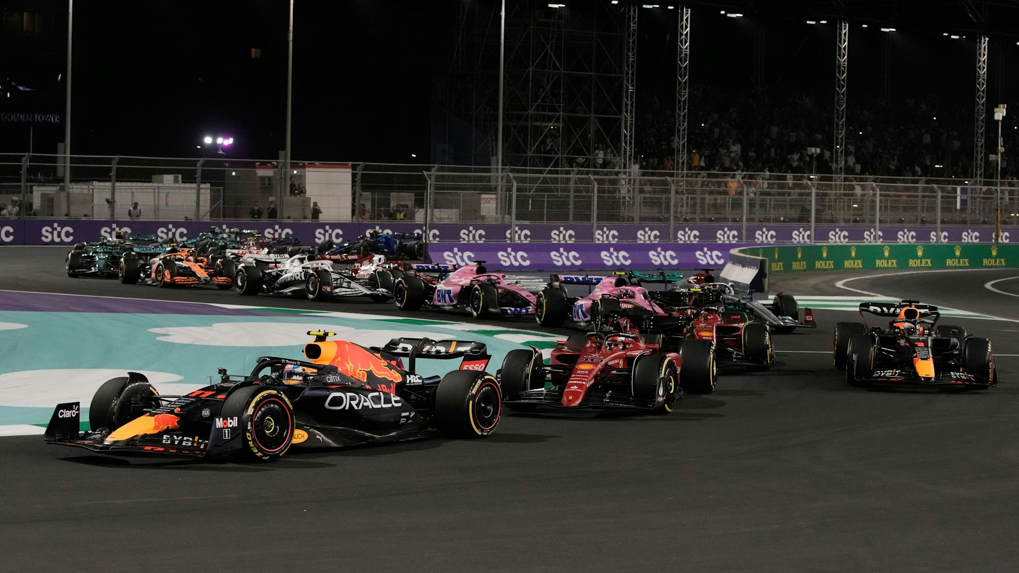 Die Formel-1-Boliden beim Grand Prix von Saudi-Arabien 2022 in Aktion.