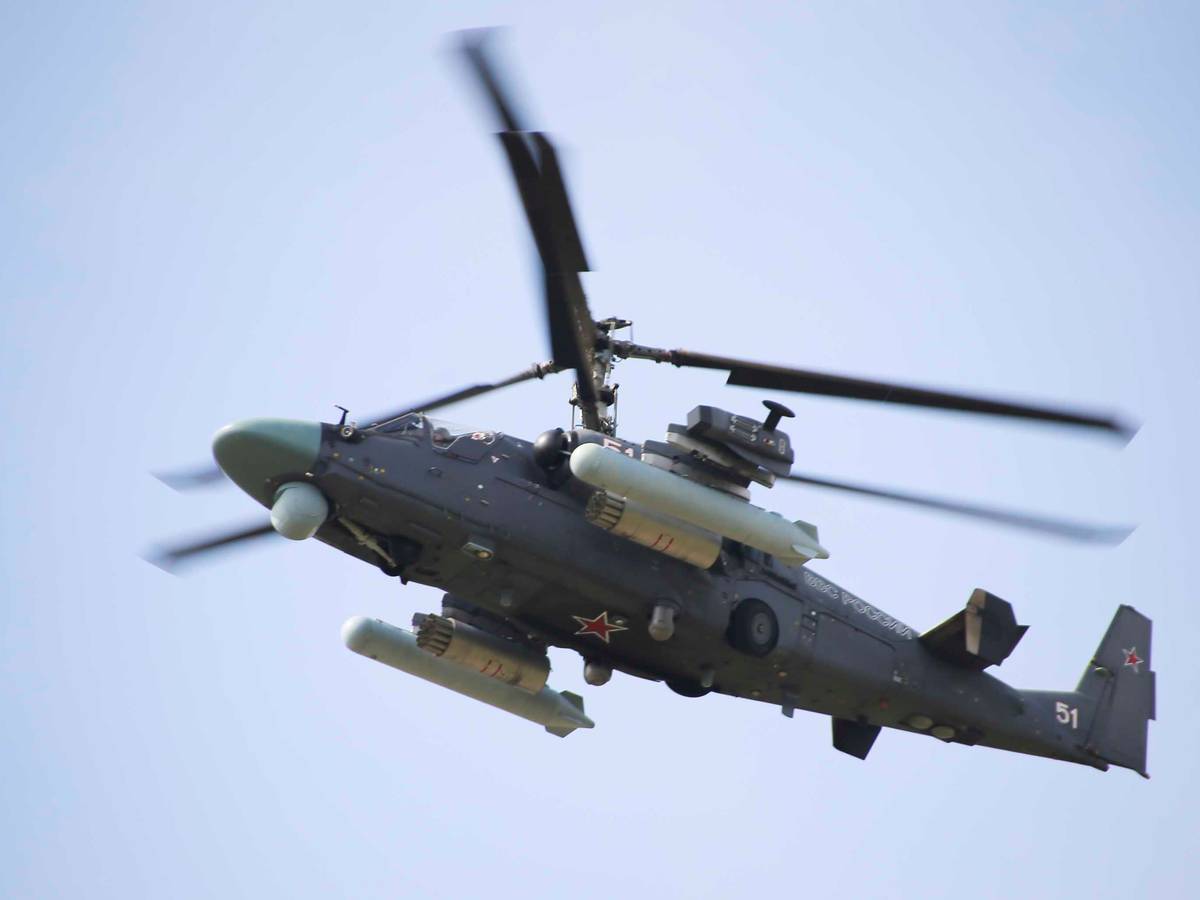 Dieses von der Vayar Military Agency zur Verfügung gestellte Foto zeigt am 11.09.2017 in Weißrussland ein Ka-52 «Alligator» (Kampfhubschrauber) bei einem Übungsflug.