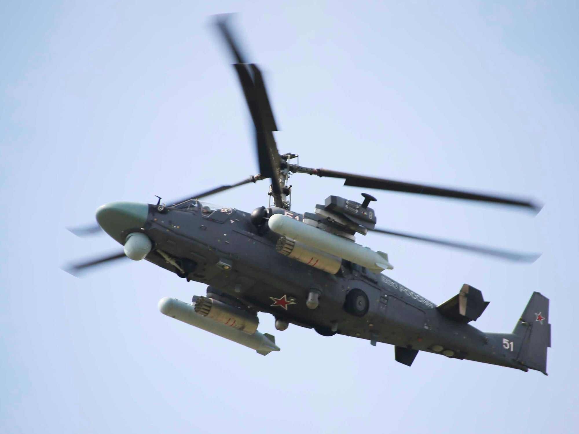 Dieses von der Vayar Military Agency zur Verfügung gestellte Foto zeigt am 11.09.2017 in Weißrussland ein Ka-52 «Alligator» (Kampfhubschrauber) bei einem Übungsflug.