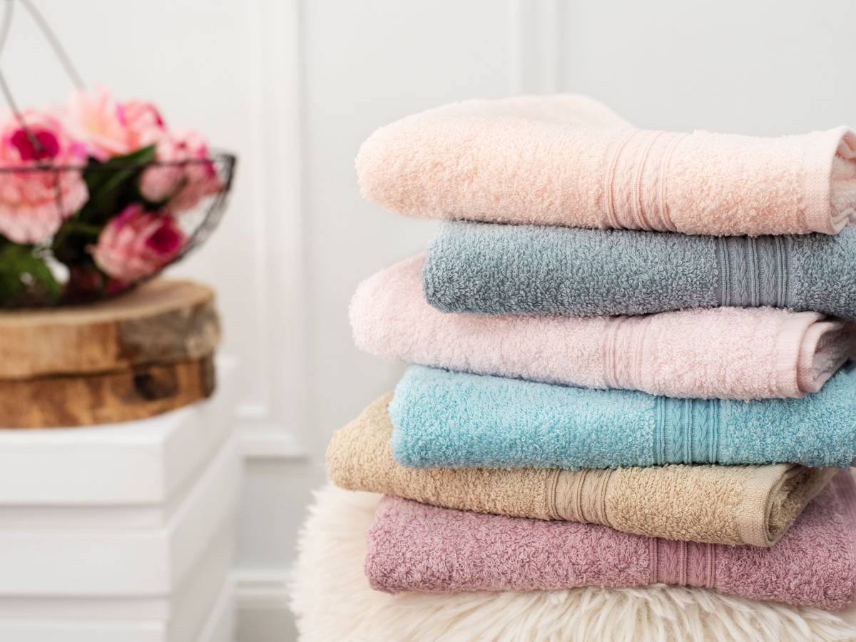 Harte, kratzige Handtücher? Mit unseren Tipps werden die Handtücher sauber und flauschig.