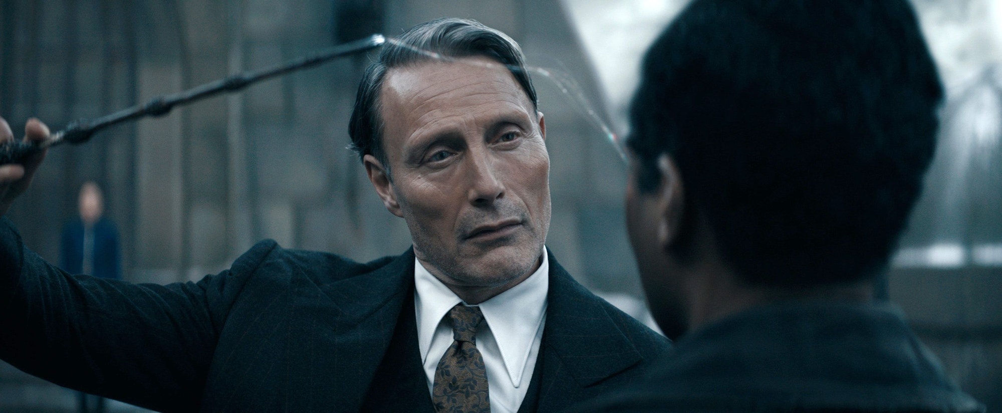 Mads Mikkelsen als Gellert Grindelwald in einer Szene des Films «Phantastische Tierwesen 3: Dumbledores Geheimnisse»