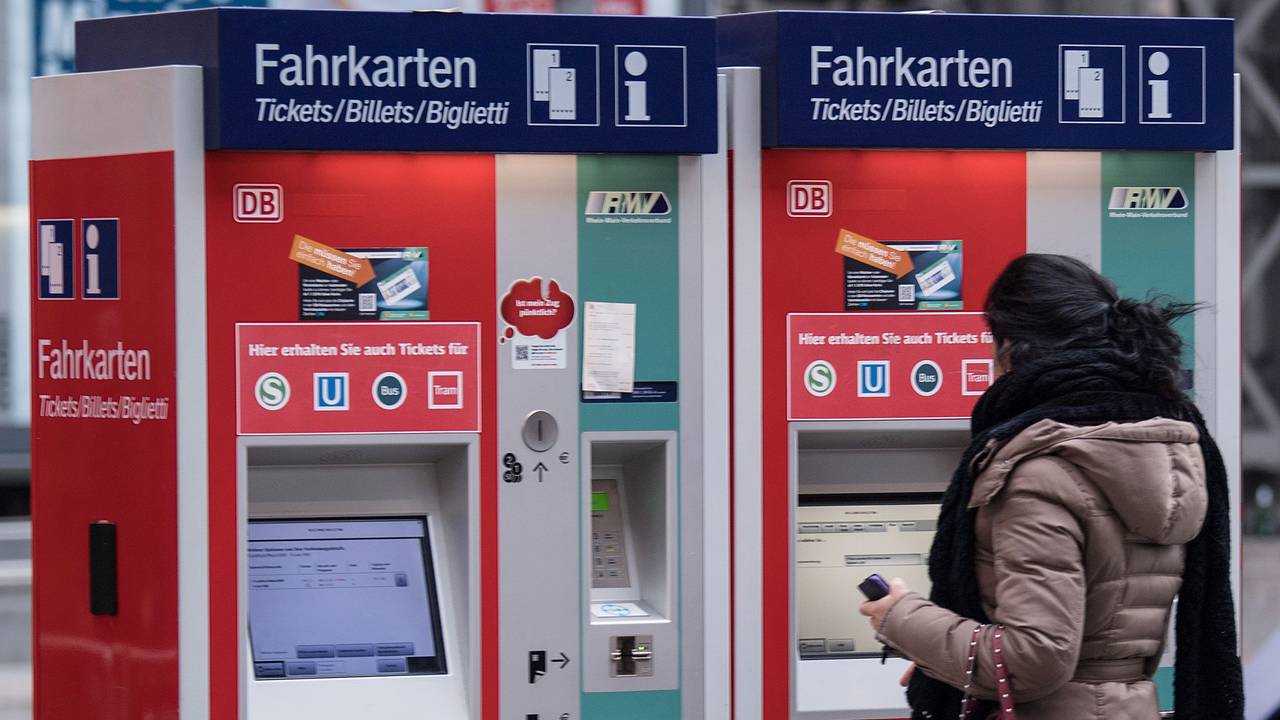An den Ticketautomaten der Deutschen Bahn (hier ein Symbolfoto) waren Tickets plötzlich zu Spottpreisen zu haben.