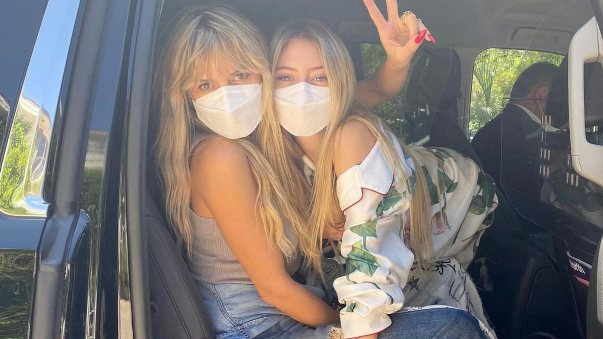 Leni Klum postet am 21. August 2021 ein Selfie von Mama Heidi und sich auf Instagram.