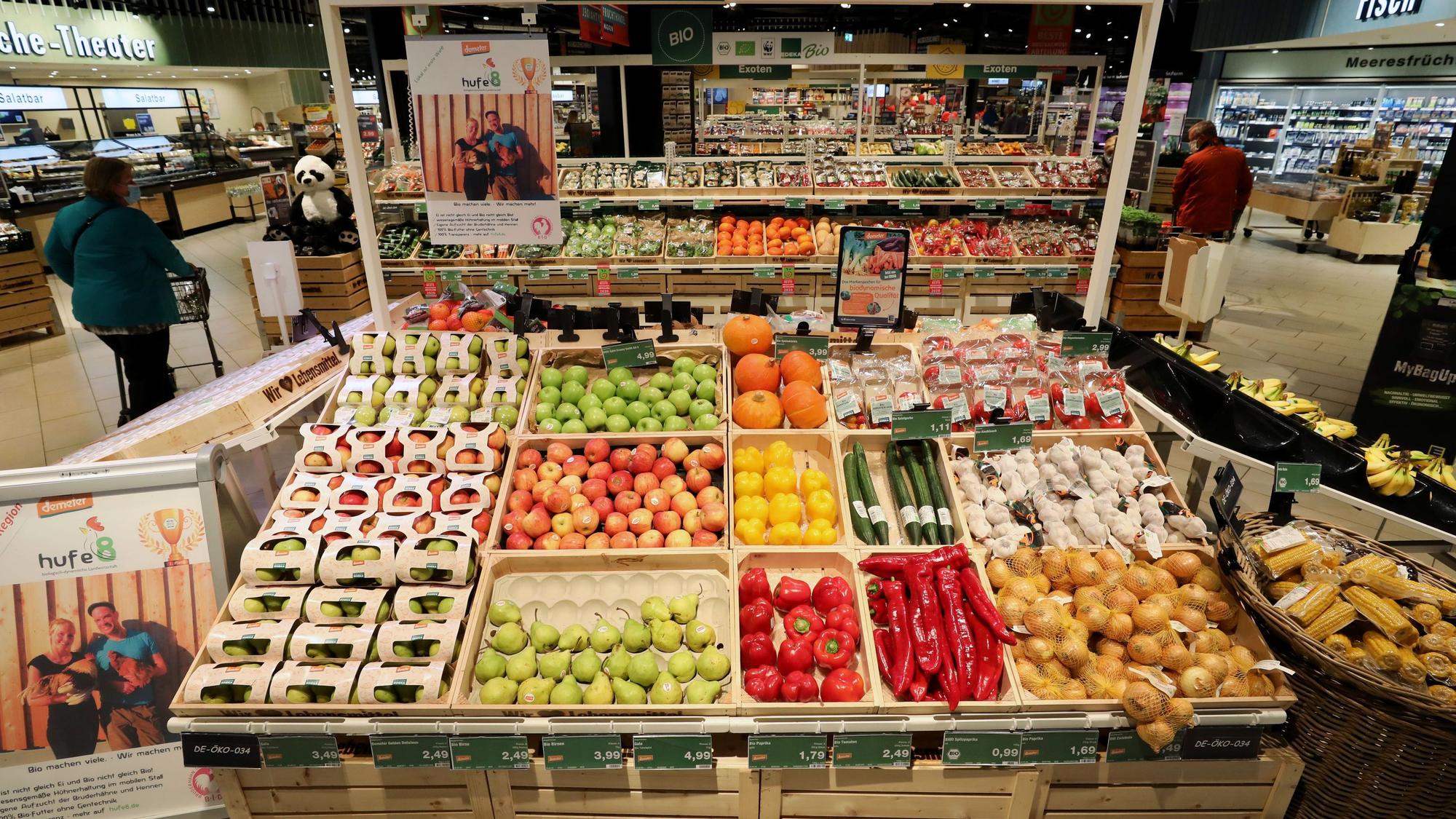 Die Obst- und Gemüseabteilung im Ecenter Warnow Park, die am 26.05.2020 mit dem "Deutschen Fruchtpreis 2020" in der Kategorie "SB-Warenhaus national" ausgezeichnet wurde.