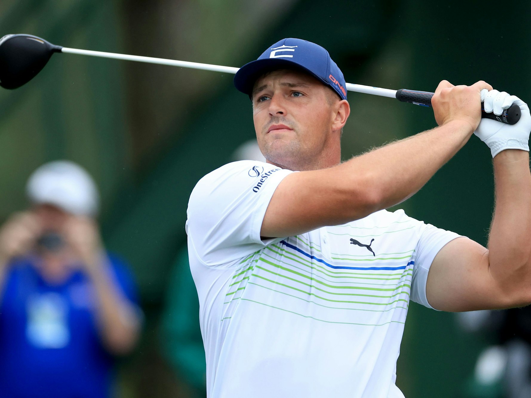 US-Open-Sieger Bryson DeChambeau bei einem Golf-Schlag.