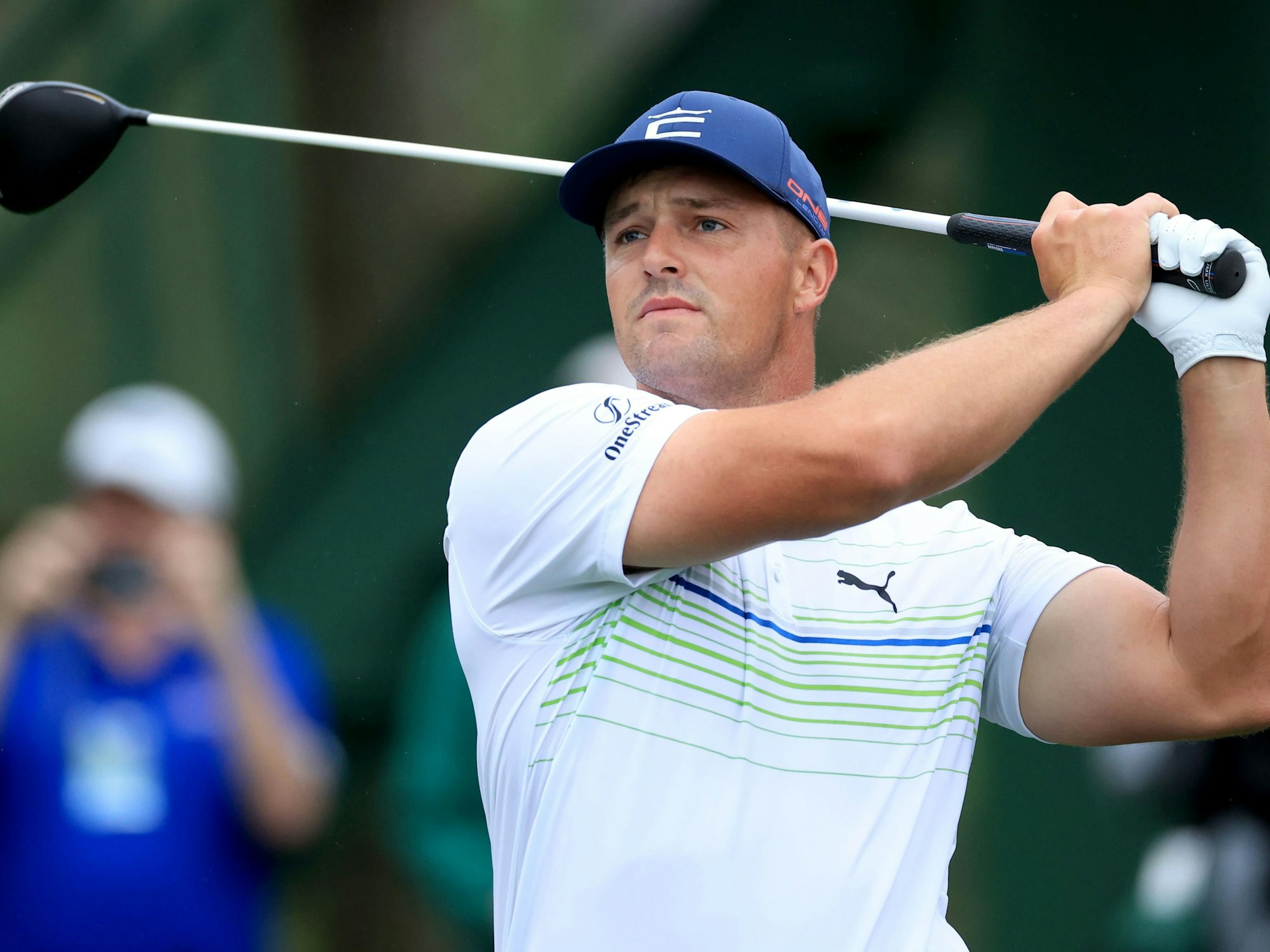 US-Open-Sieger Bryson DeChambeau bei einem Golf-Schlag.