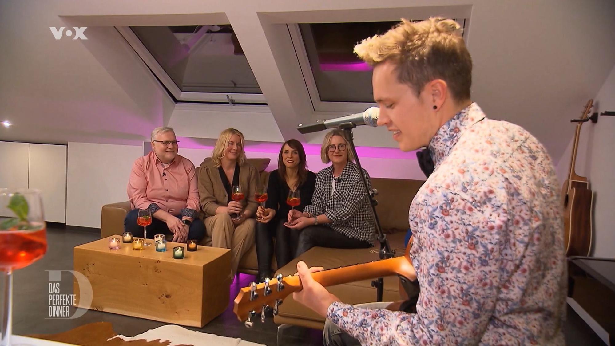 "Das perfekte Dinner"-Gastgeber Timo hat neben dem Schreinern eine zweite Leidenschaft: die Musik.