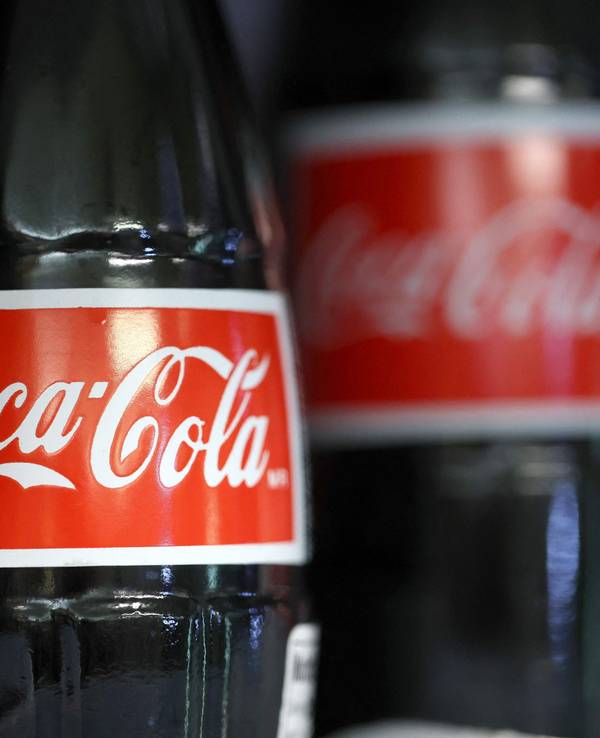 Coca-Cola will in Deutschland Hunderte Stellen streichen (Symblfoto).
