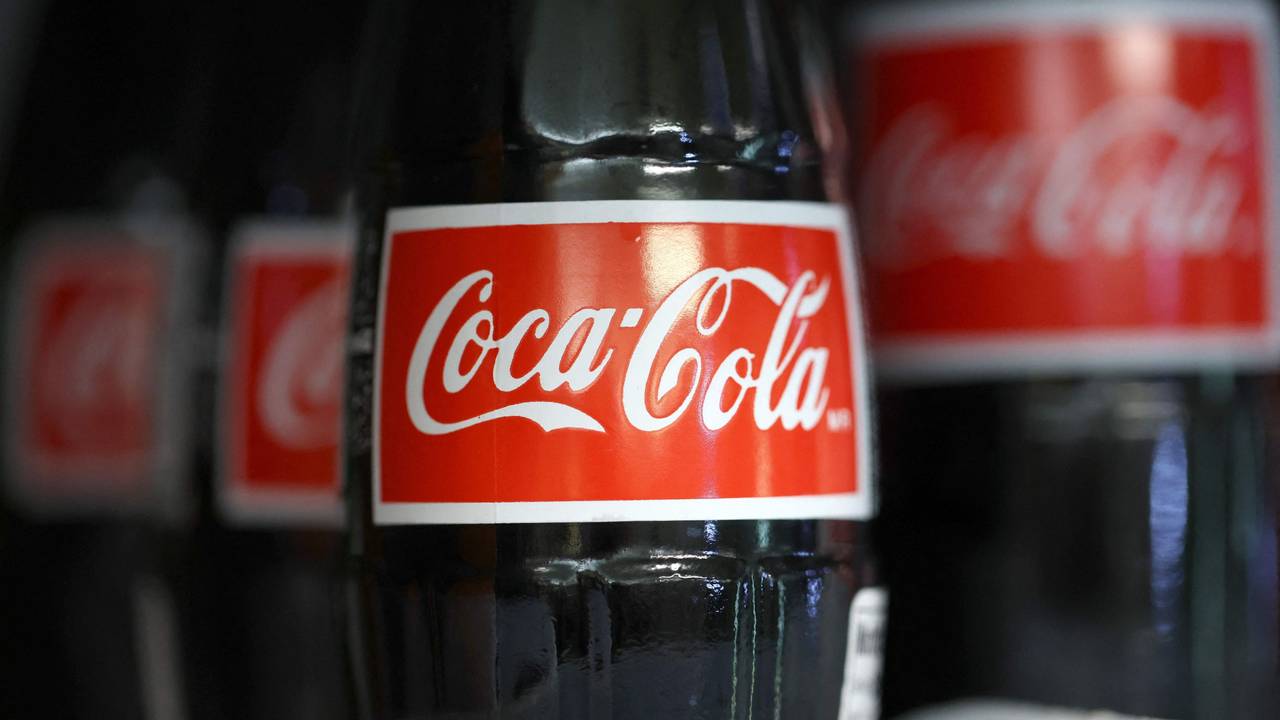 Coca-Cola will in Deutschland Hunderte Stellen streichen (Symblfoto).