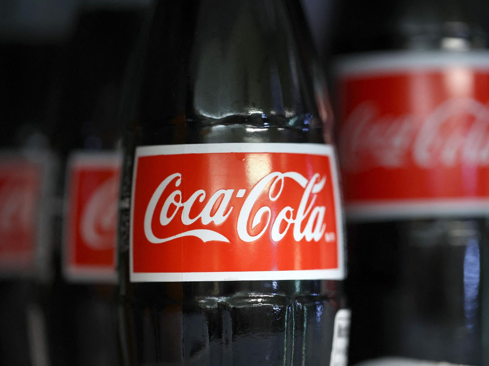 Coca-Cola will in Deutschland Hunderte Stellen streichen (Symblfoto).