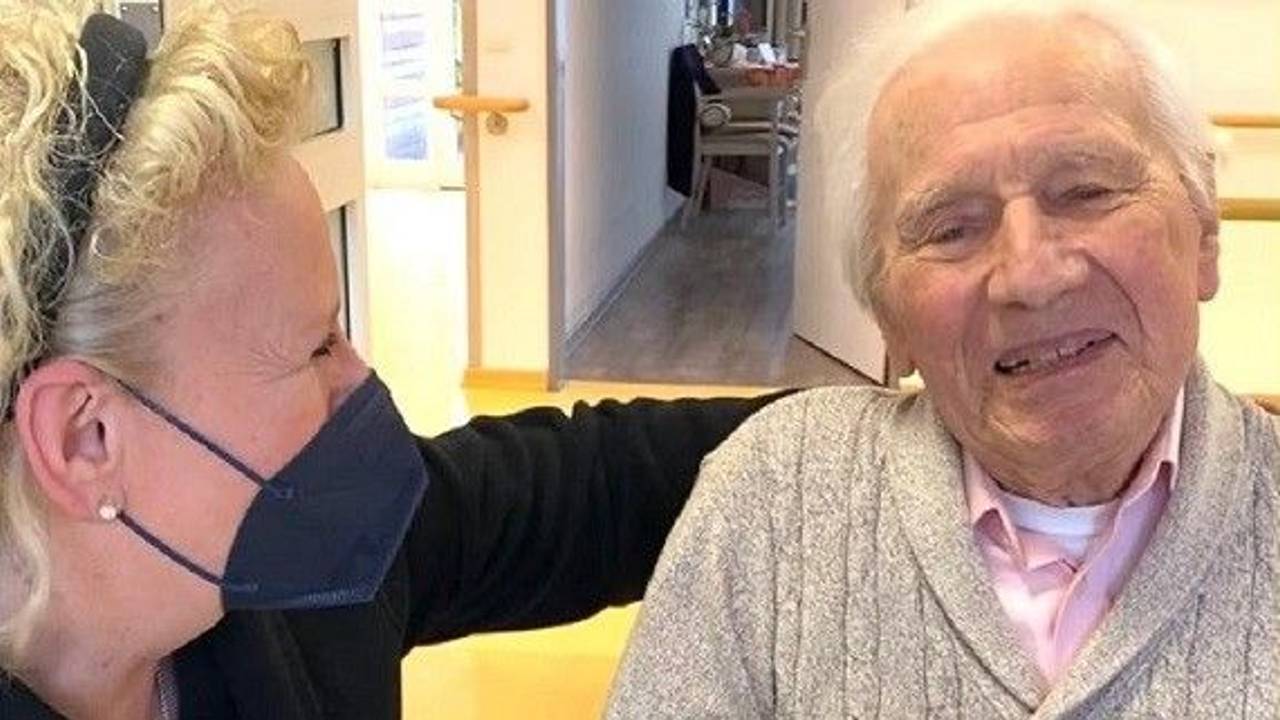 Jubilar Kurt Gigler und Siegburgs Vizebürgermeisterin Susanne Haase-Mühlbauer