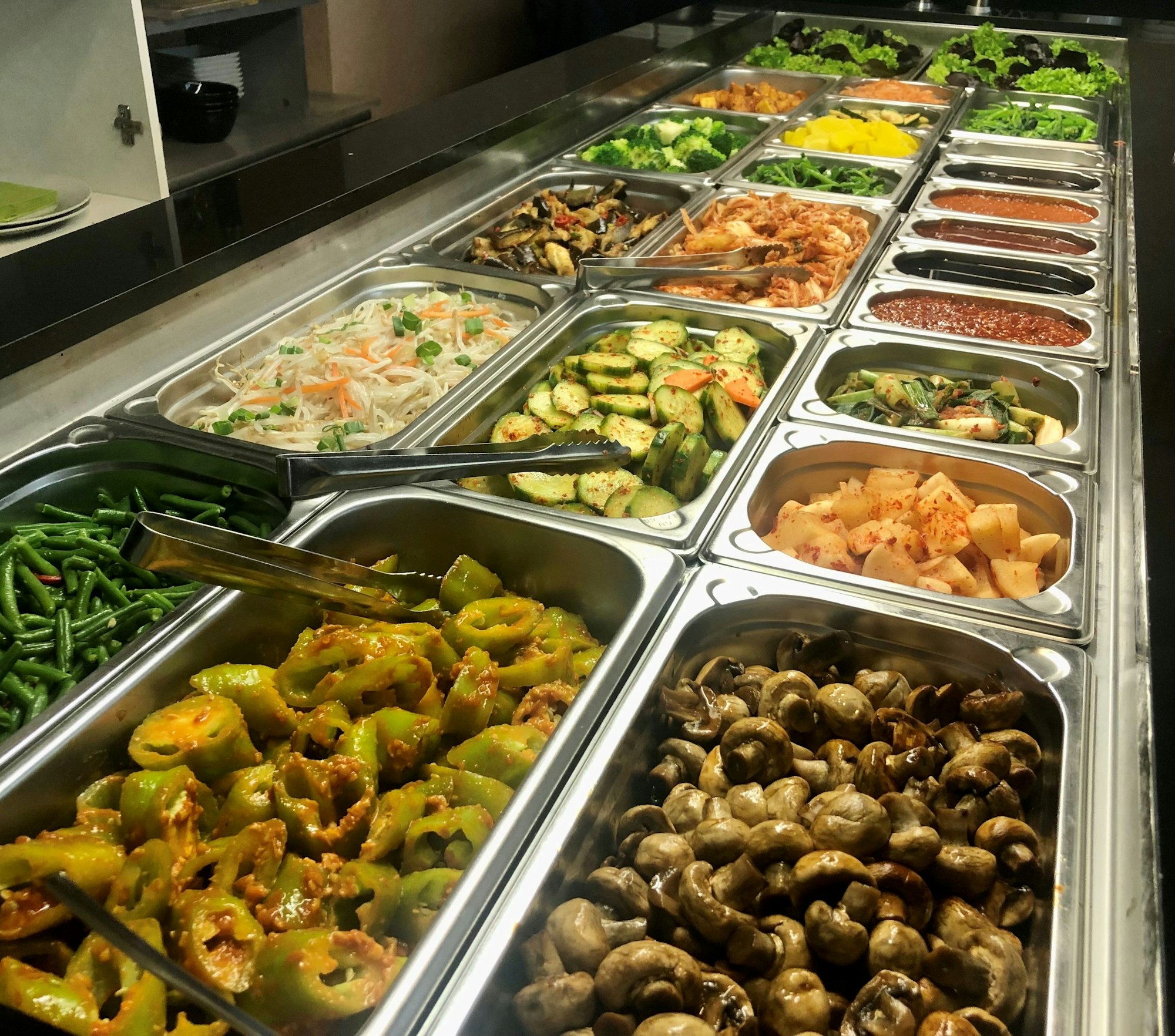 Beilagen Buffet im koreanischen Restaurant Nakwon.