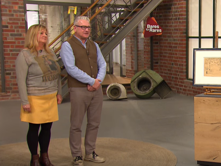 „Bares für Rares“: Das Verkäufer Ehepaar Claudia Reif (l.) und Henry Einsiedel (r.) in der ZDF-Trödel-Show am 8. April 2022.