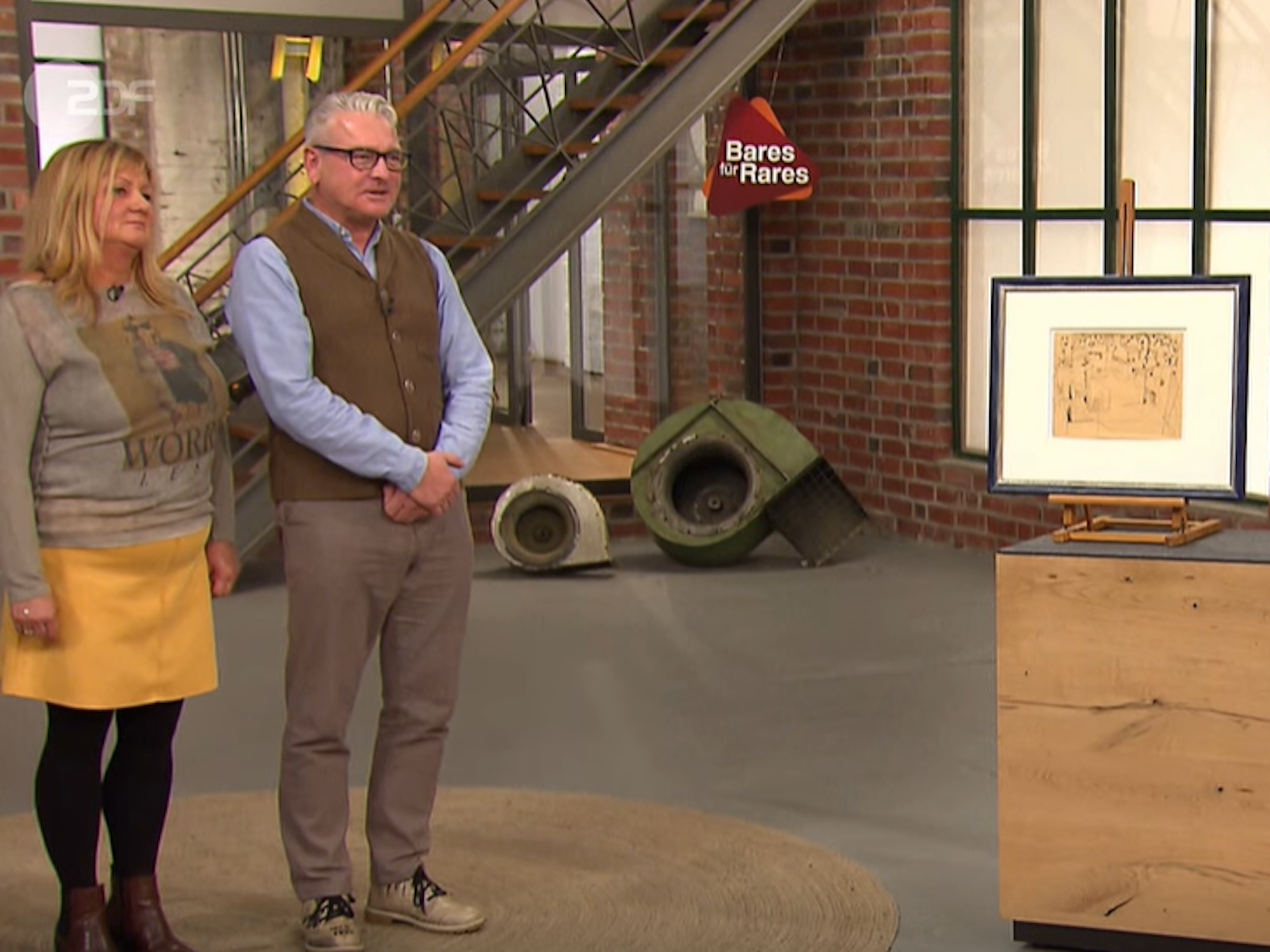 „Bares für Rares“: Das Verkäufer Ehepaar Claudia Reif (l.) und Henry Einsiedel (r.) in der ZDF-Trödel-Show am 8. April 2022.