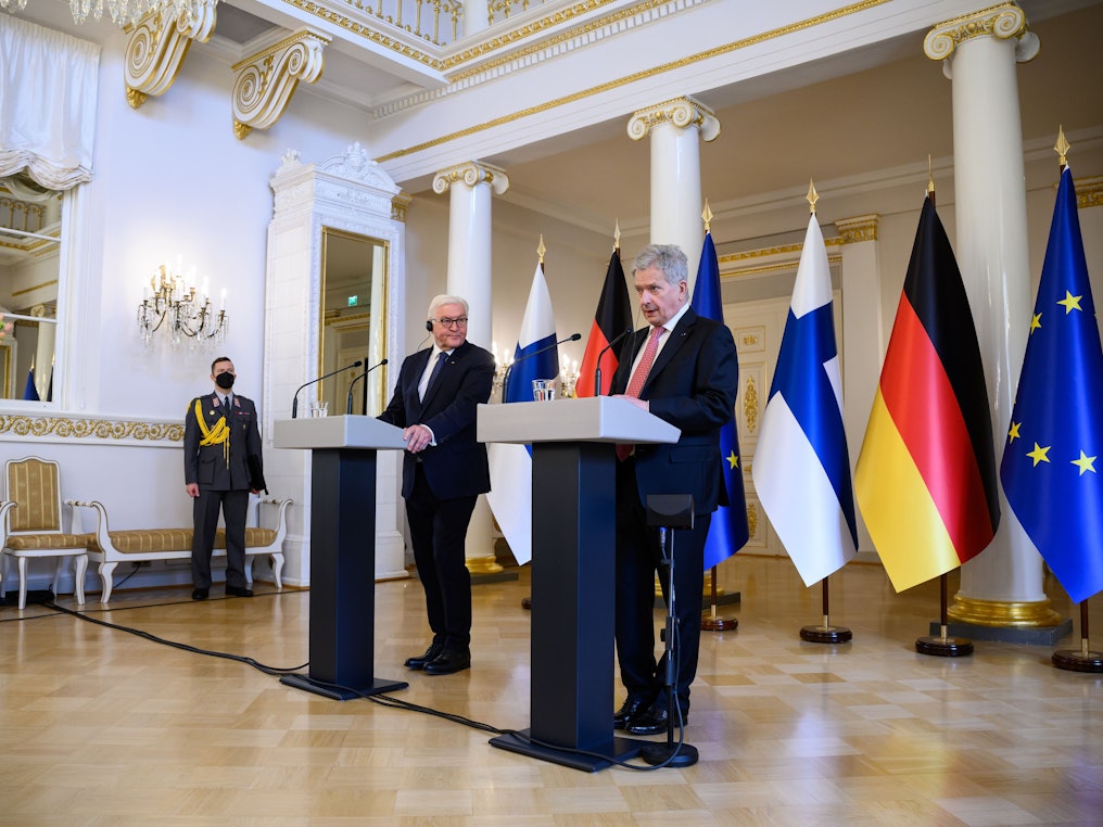 Bundespräsident Steinmeier am 8. April 2022 in Helsinki um die Unterstützung Deutschlands für den NATO-Beitritt von Finnland zu signalisieren.
