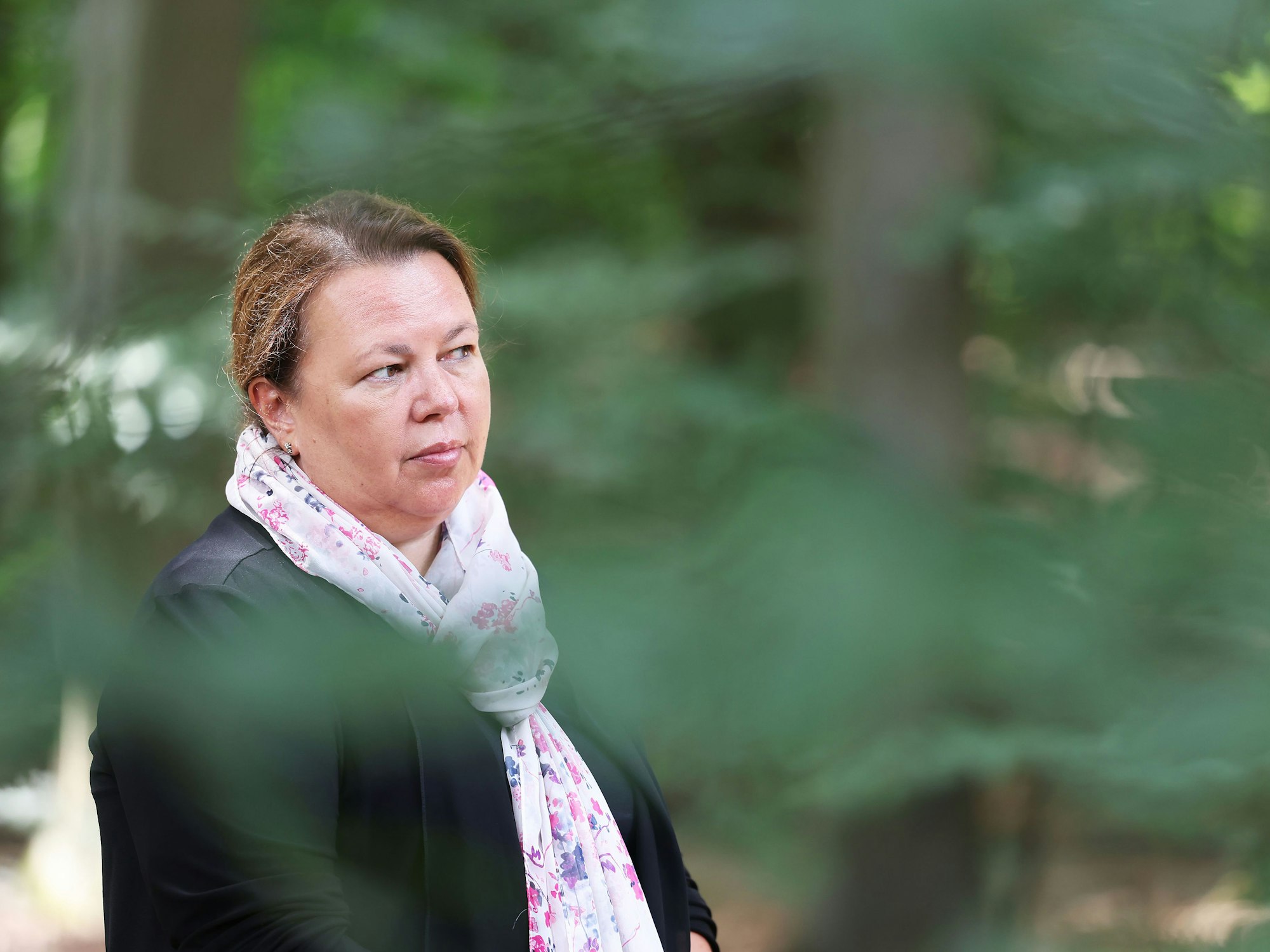 Ursula Heinen-Esser (CDU), Umweltministerin in Nordrhein-Westfalen, steht am 26.07.2021 im Königsforst im Wald.