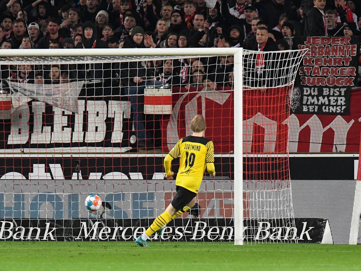 Julian Brandt trifft für Borussia Dortmund gegen den VfB Stuttgart.