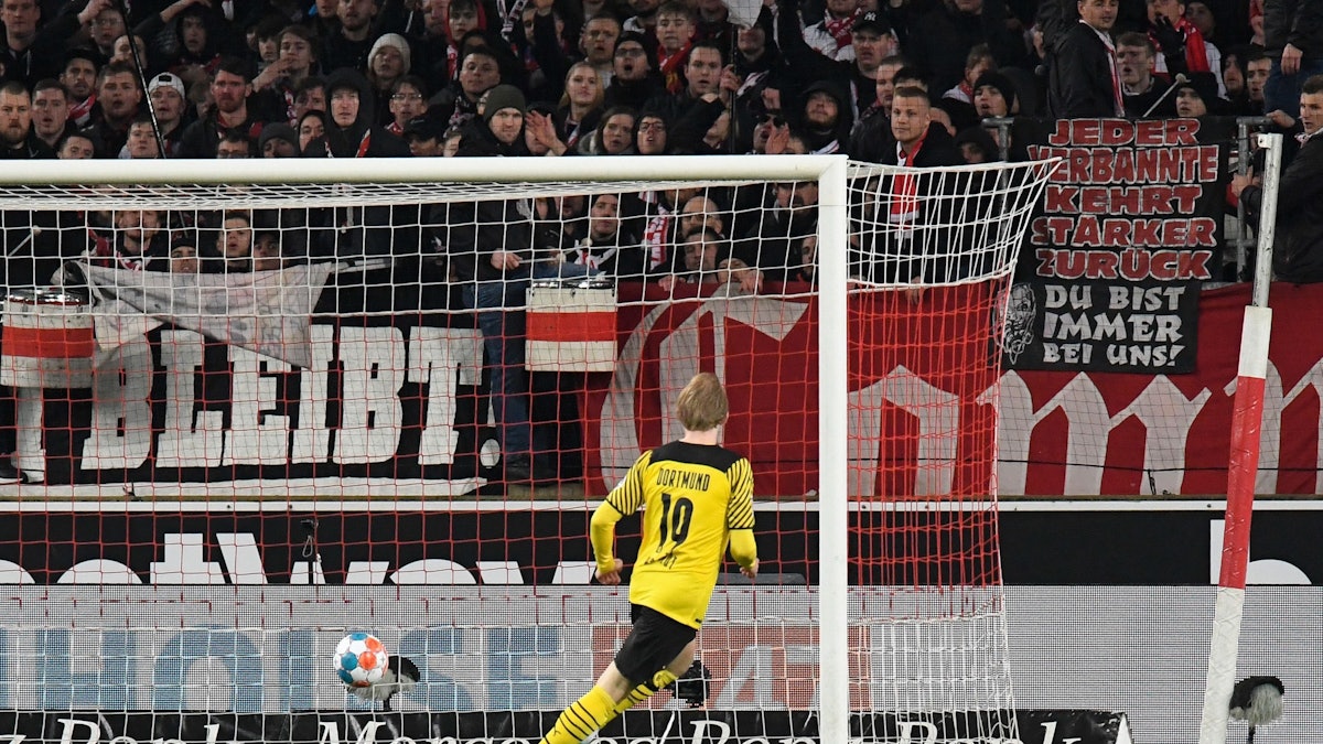 Julian Brandt trifft für Borussia Dortmund gegen den VfB Stuttgart.