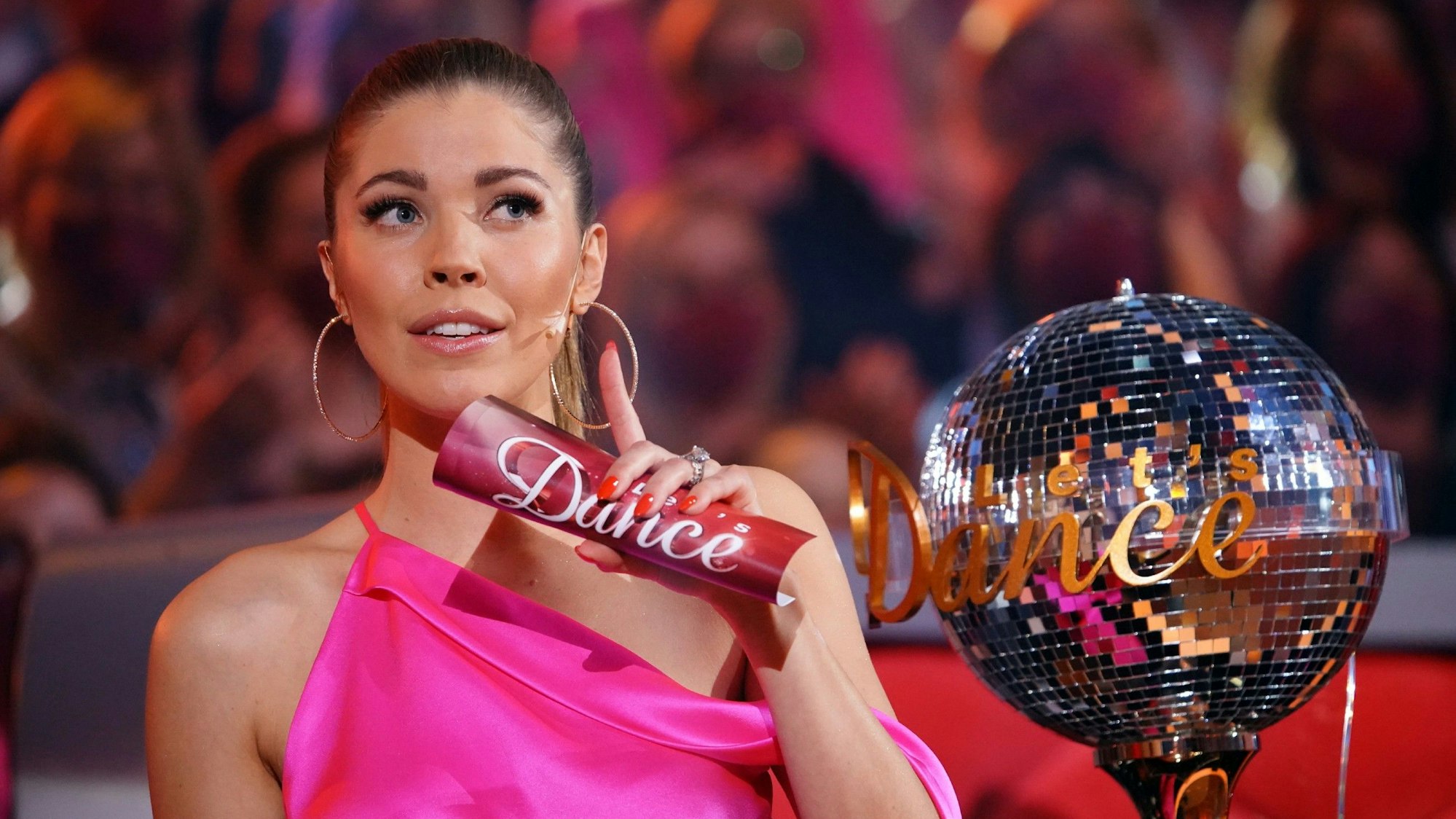 Victoria Swarovski, hier am 1. April 2022 bei „Let’s Dance“, sorgte auch in der 7. Live-Show mit ihrem Outfit für einen Hingucker.