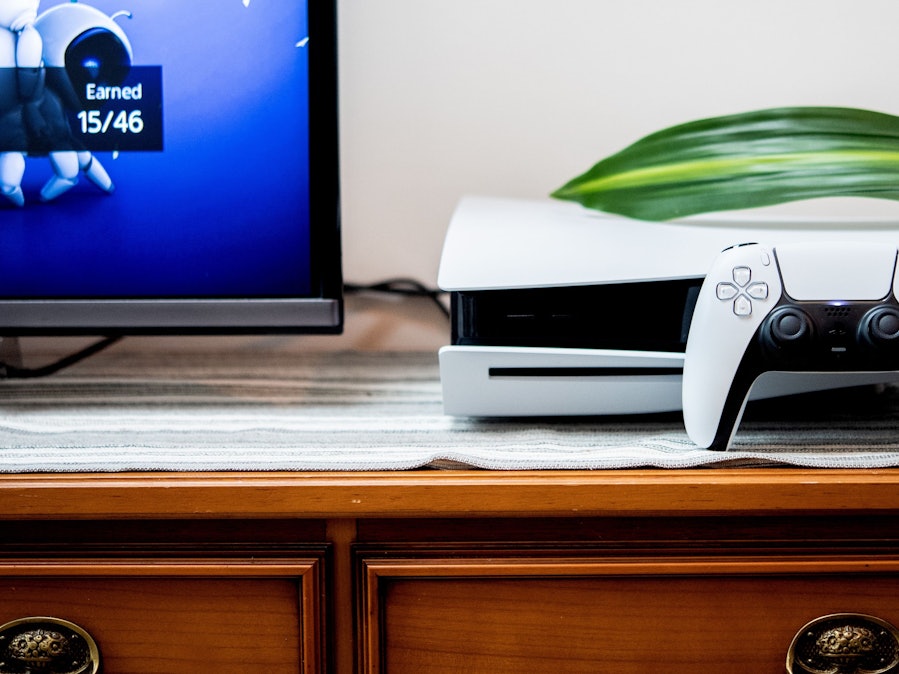 Die Playstation 5 ist bereits seit vielen Monaten vergriffen, wird zu einem deutlich höheren Preis angeboten. Kaufland hat in seinem Online-Shop nun noch mal einen drauf gesetzt.