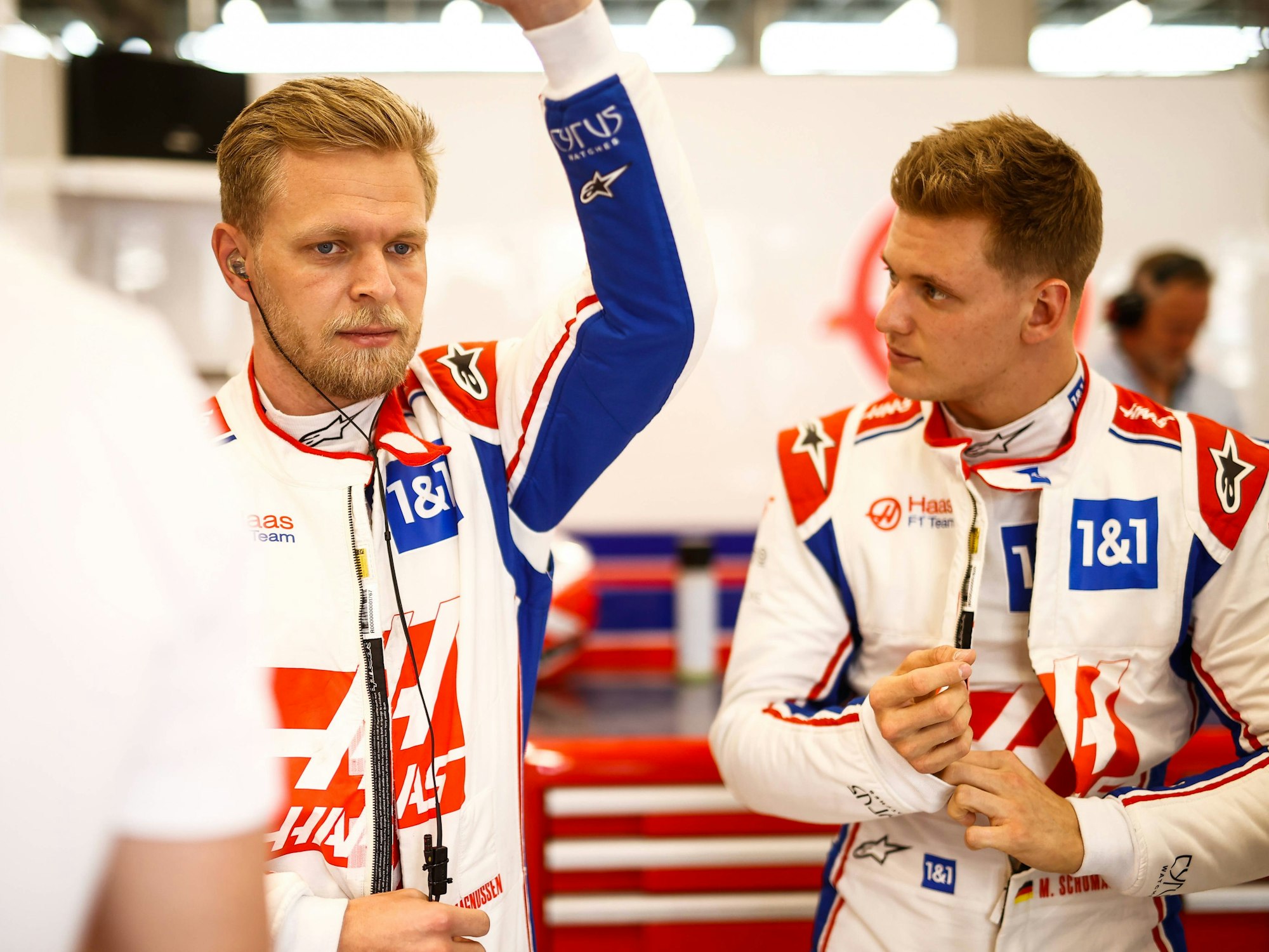 Magnussen und Schumacher nachdenklich vor dem Rennen in Jeddah