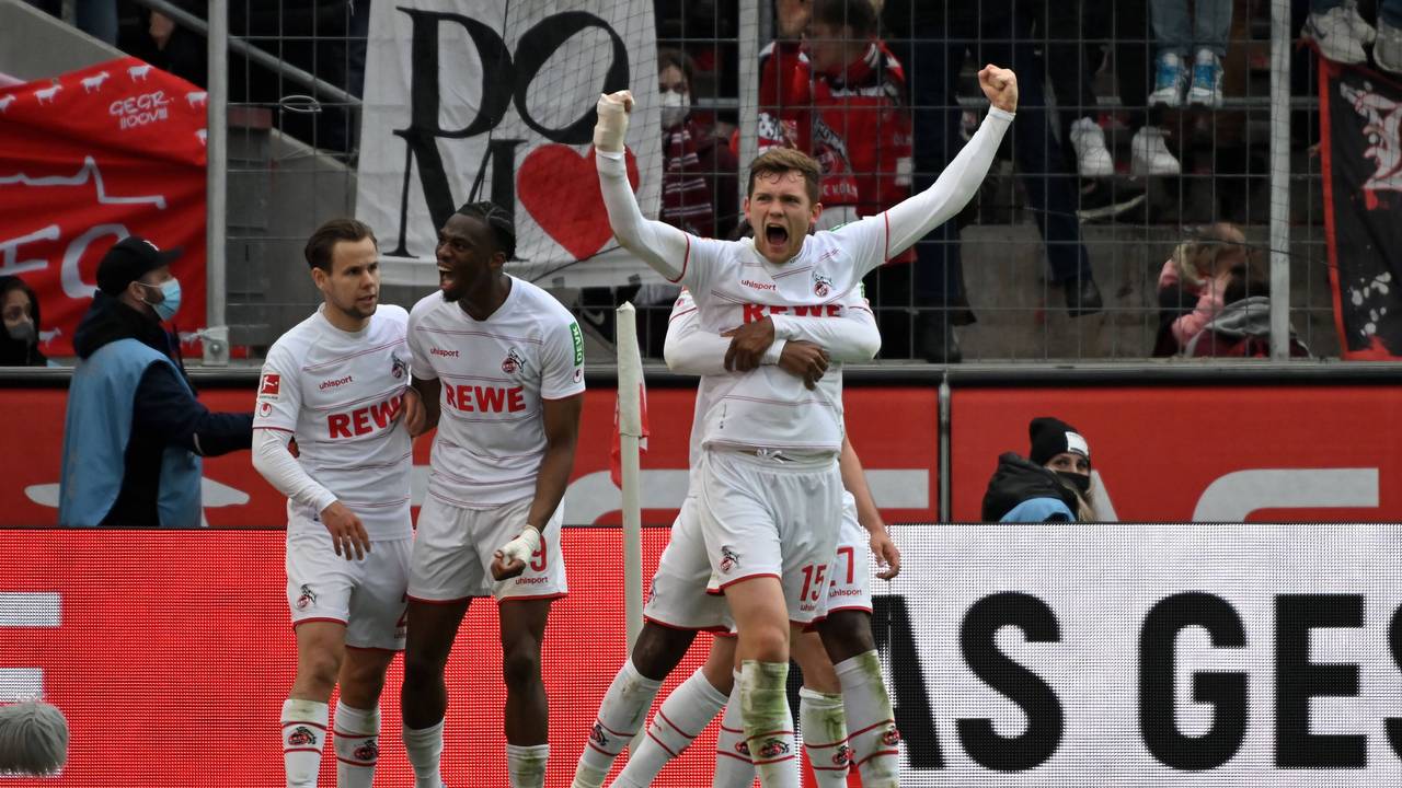 Luca Kilian und Kollegen jubeln.