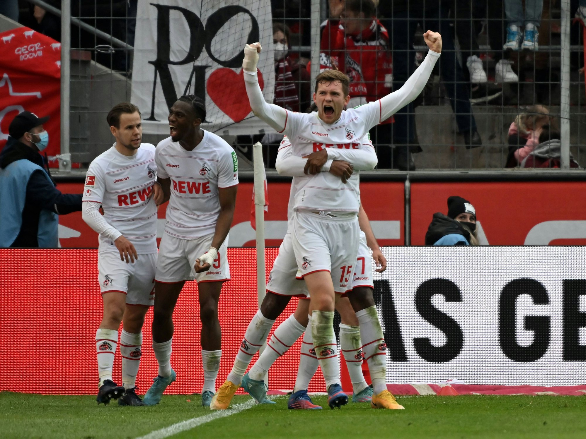 Luca Kilian und Kollegen jubeln.