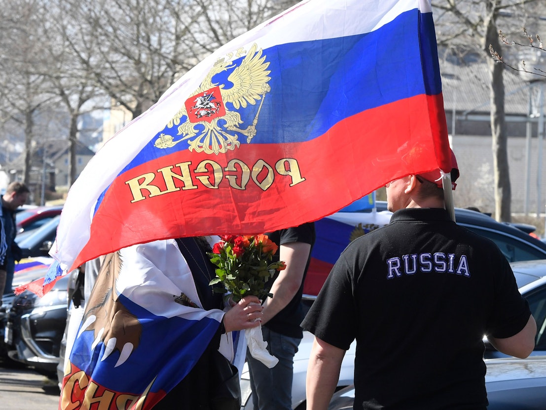 Für das Wochenende werden vermehrt prorussische Demonstrationen in Deutschland erwartet. Das Foto stammt von einer prorussischen Demo am 27. März 2022 in Bonn.