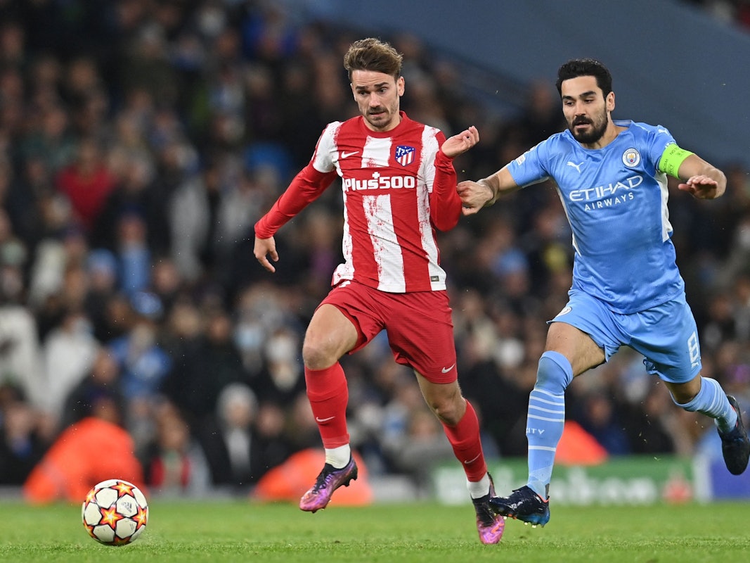 Ilkay Gündogan im Zweikampf mit Antoine Griezmann.