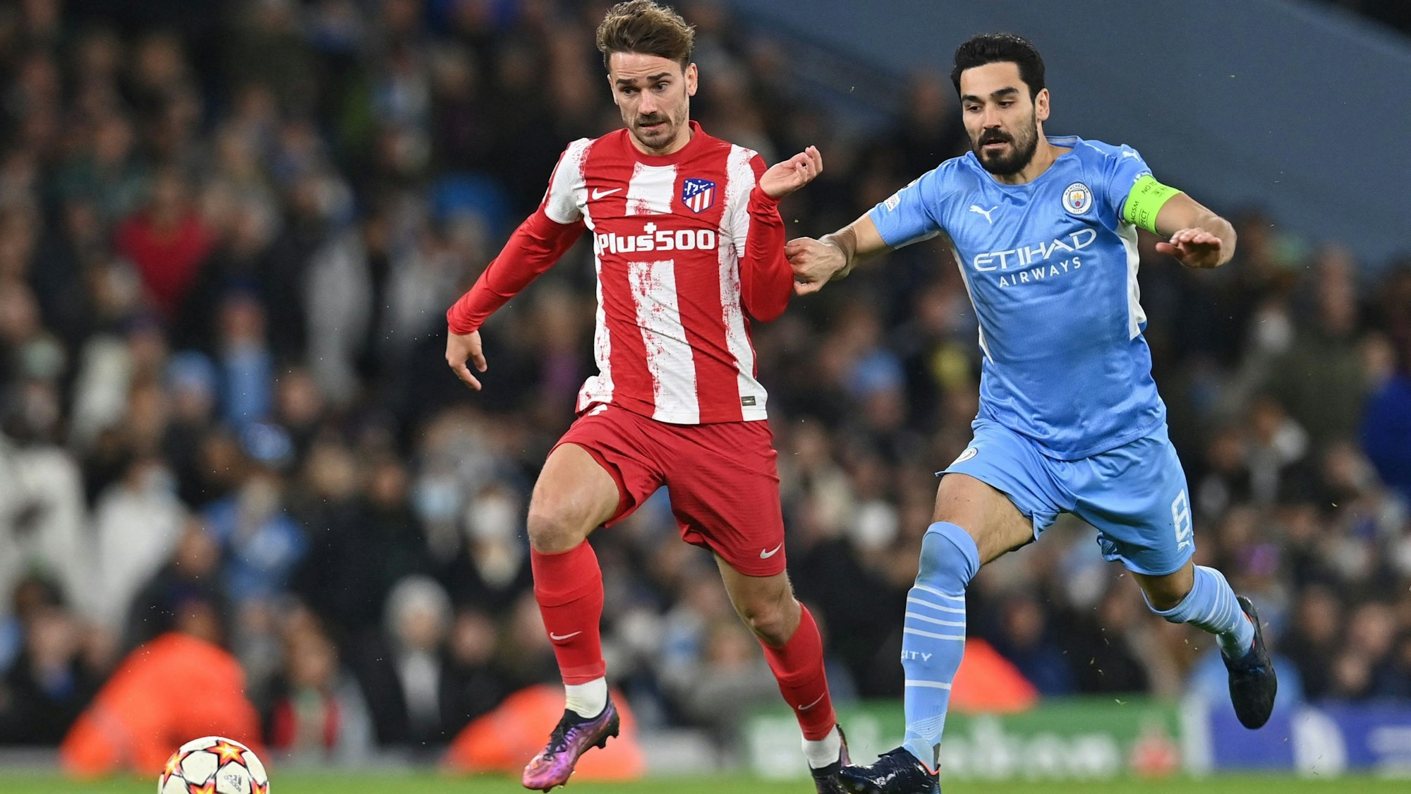 Ilkay Gündogan im Zweikampf mit Antoine Griezmann.
