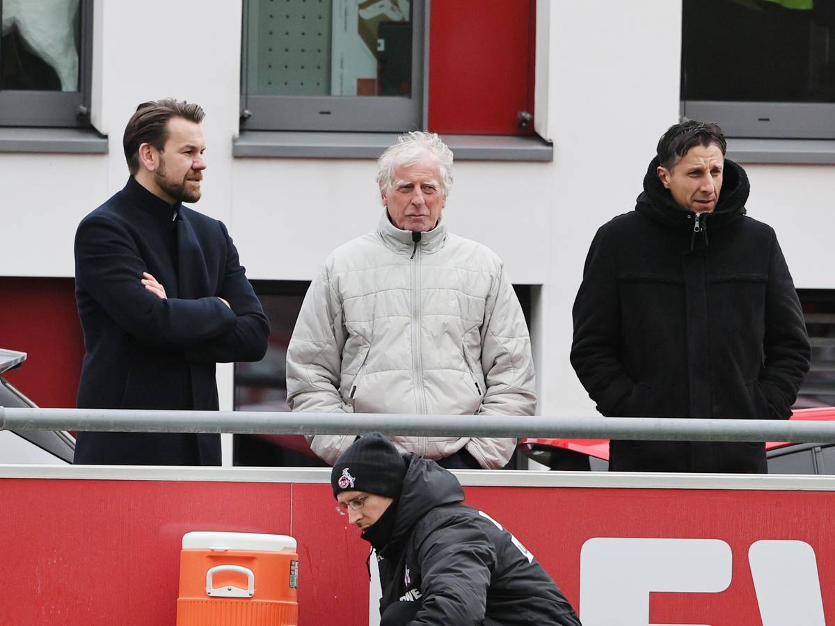 Thomas Kessler beobachtet das Training des 1. FC Köln.