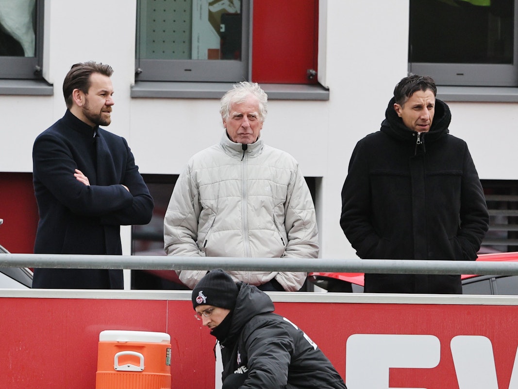 Thomas Kessler beobachtet das Training des 1. FC Köln.