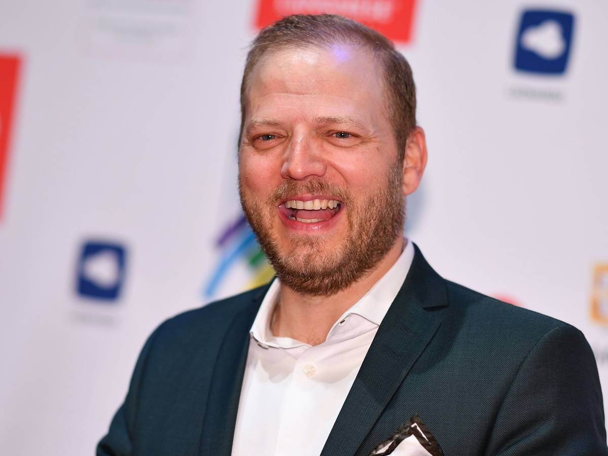 Mario Barth kommt am 7. April 2017 in Rust (Baden-Württemberg) im Europa-Park zur Verleihung der Radio Regenbogen Awards.