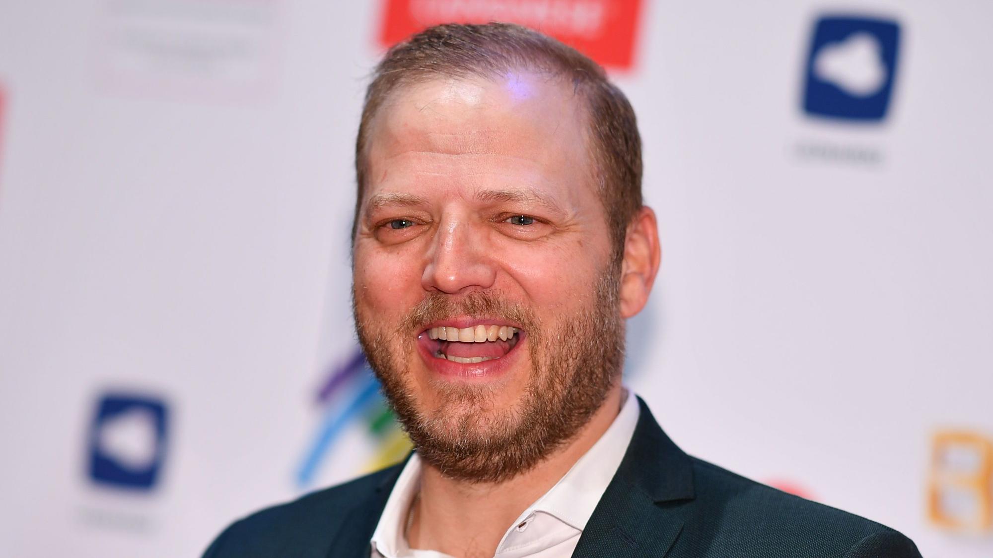 Mario Barth kommt am 7. April 2017 in Rust (Baden-Württemberg) im Europa-Park zur Verleihung der Radio Regenbogen Awards.