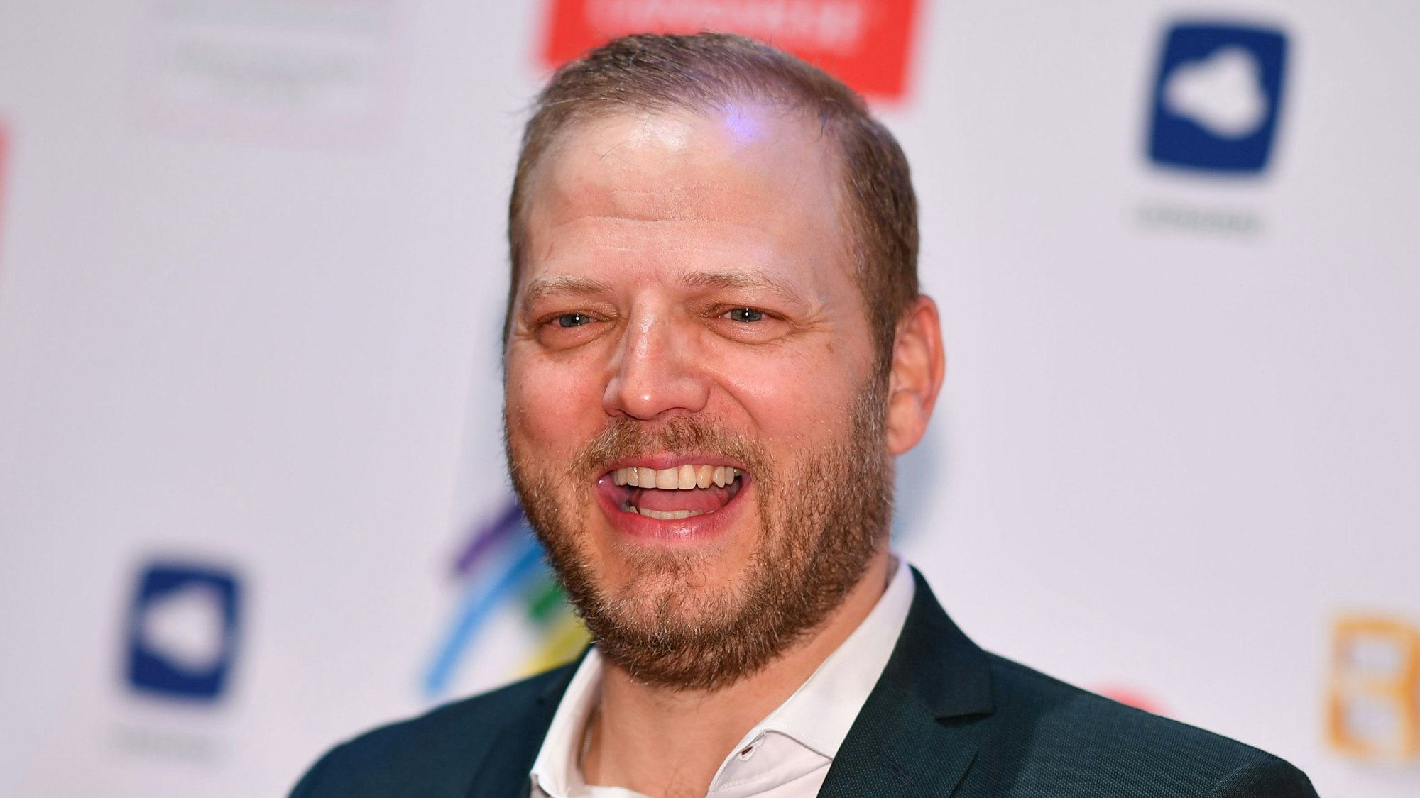 Mario Barth kommt am 7. April 2017 in Rust (Baden-Württemberg) im Europa-Park zur Verleihung der Radio Regenbogen Awards.