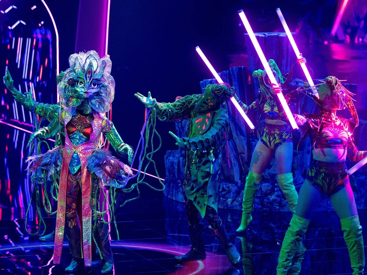 Die Figur „Galax'Sis“ steht in der Prosieben-Show „The Masked Singer“ auf der Bühne.